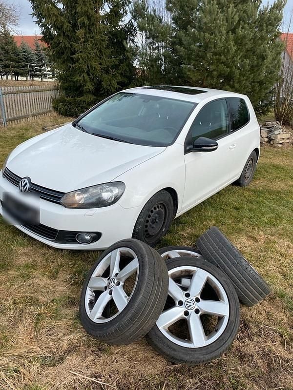 Gebraucht VW Golf VI 86 PS (63 kW) 2011 Weiß Kleinwagen