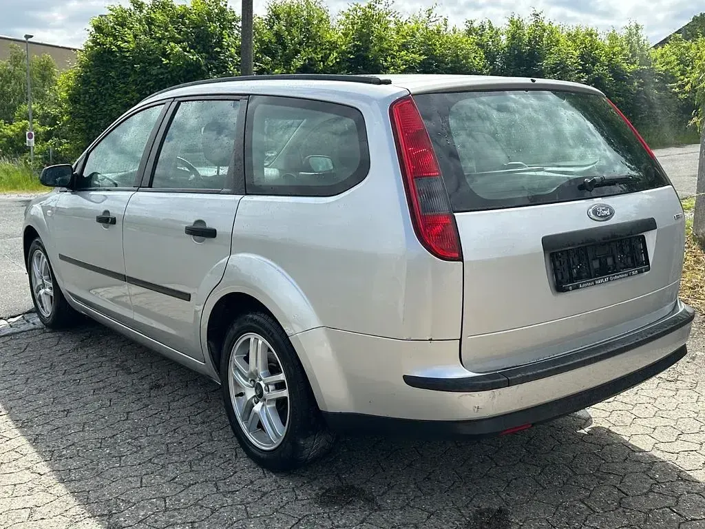 Gebraucht Ford Focus Ghia 136 PS (100 kW) 2006 Silber Limousine