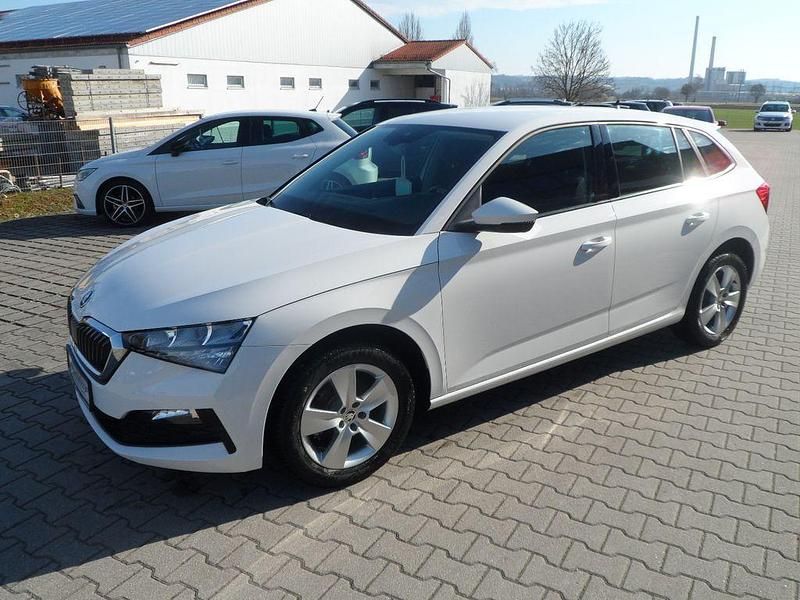 Gebraucht Skoda Scala Ambition 110 PS (80 kW) 2021 Weiß Kleinwagen