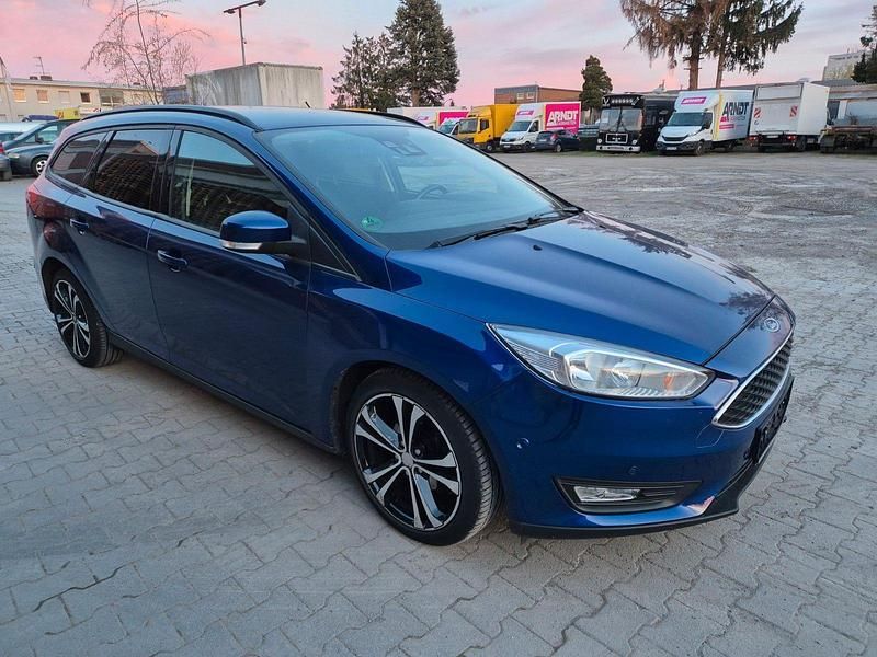 Gebraucht Ford Focus Titanium 125 PS (91 kW) 2017 Blau Kombi