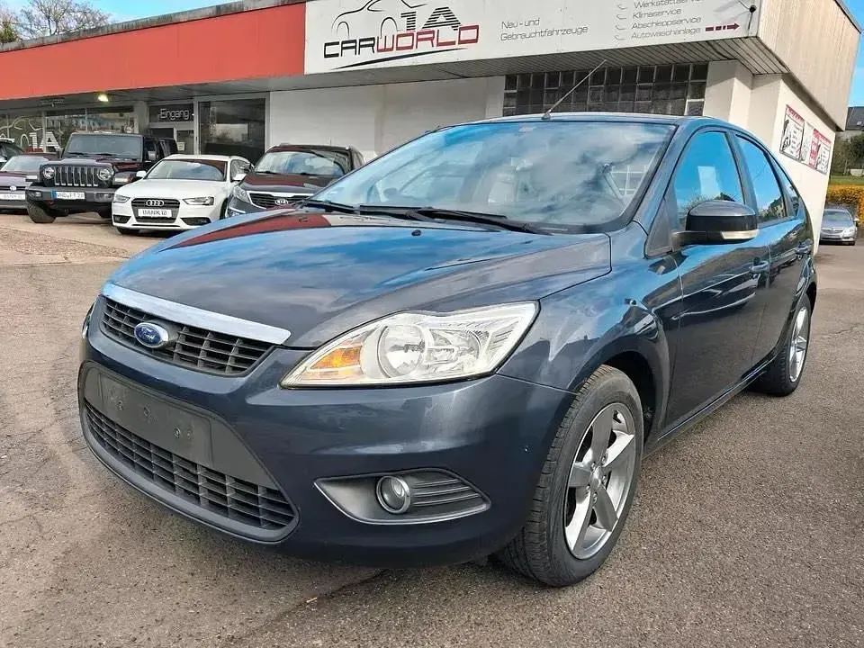 Gebraucht Ford Focus Trend 101 PS (74 kW) 2010 Grau Limousine