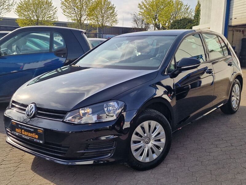 Schwarz Gebraucht 2015 VW Golf VII Trendline Limousine | 10.990 € (Guter Preis) - Bild 1/4