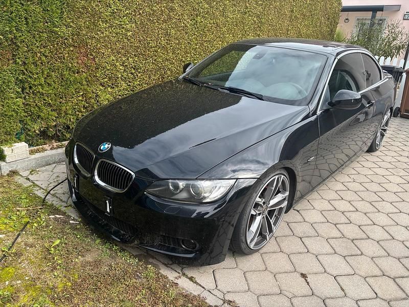 Gebraucht BMW 330 Cabriolet 285 PS (209 kW) 2009 Schwarz Cabrio