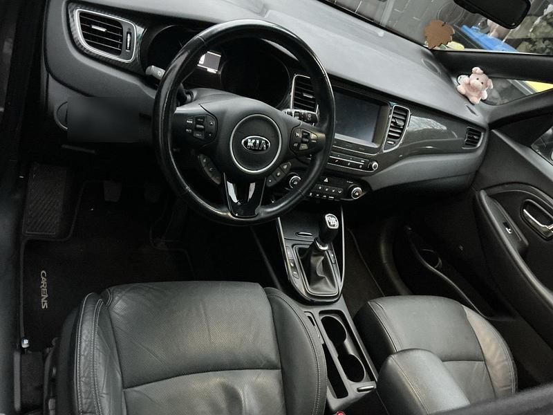 Gebraucht Kia Carens 141 PS (103 kW) 2018 Grau Van / Kleinbus