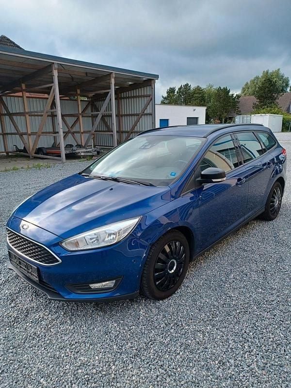 Blau Gebraucht 2017 Ford Focus Trend Kombi | 4.999 € (Superpreis) - Bild 1/4