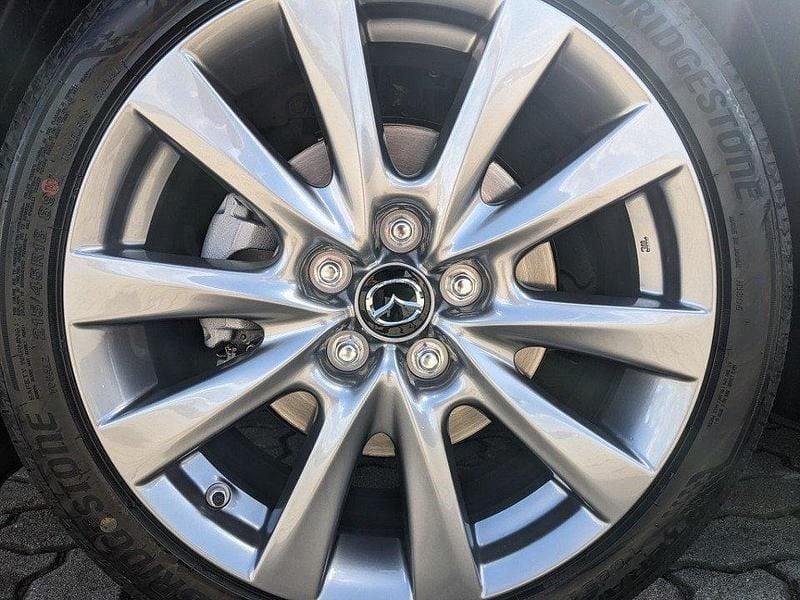 Soul red crystal metallic (metallic) Gebraucht 2025 Mazda 3 Exclusive Limousine | 24.480 € (Guter Preis) - Bild 1/3