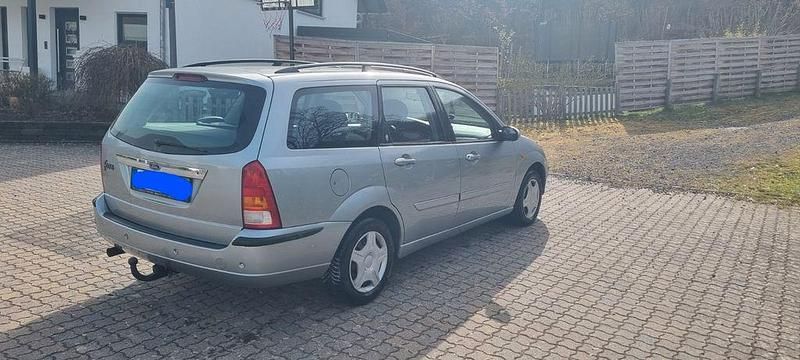 Gebraucht Ford Focus Ghia 116 PS (85 kW) 2003 Grau Limousine