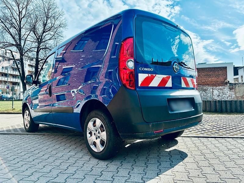 Gebraucht Opel Combo 105 PS (77 kW) 2015 Blau Van / Kleinbus