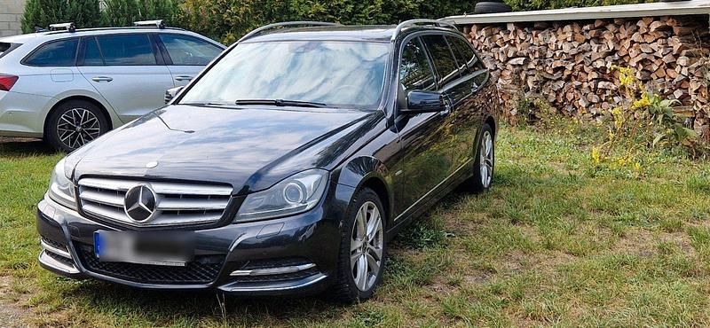 Schwarz Gebraucht 2011 Mercedes C300 Kombi | 11.000 € (Fairer Preis) - Bild 1/4