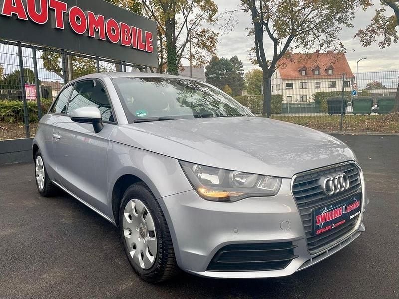 Silber Gebraucht 2015 Audi A1 Attraction Limousine | 9.999 € (Fairer Preis) - Bild 1/4