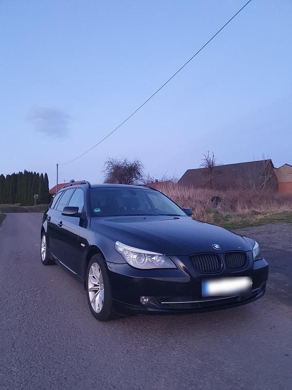 Gebraucht BMW 525 197 PS (144 kW) 2008 Schwarz Kombi