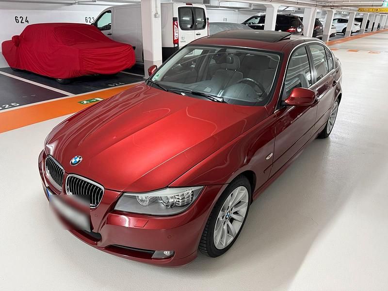 Second-hand BMW 330 272 CP (200 kW) 2010 Roșu Berlinǎ
