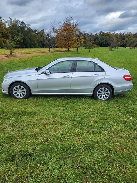Gebraucht Mercedes E200 Avantgarde 184 PS (135 kW) 2010 Silber Limousine