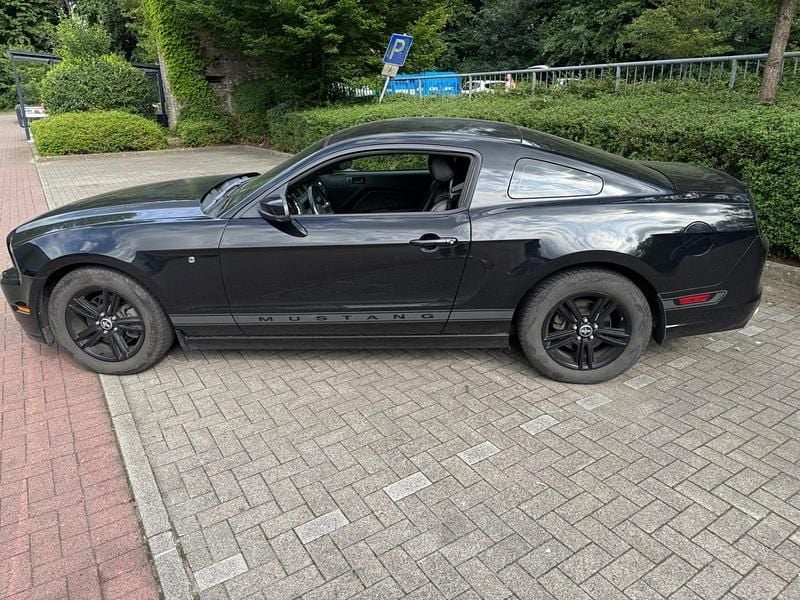 Schwarz Gebraucht 2014 Ford Mustang Coupé | 13.000 € (Superpreis) - Bild 1/4