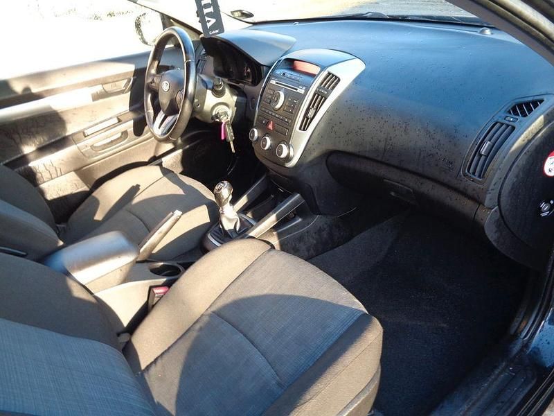 Gebraucht Kia ProCeed 126 PS (92 kW) 2010 Schwarz Kleinwagen