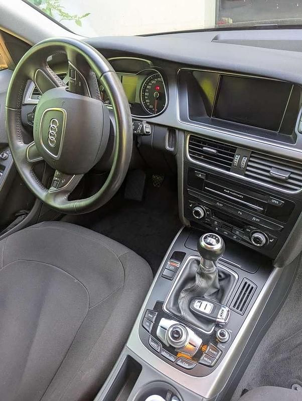 Schwarz Gebraucht 2013 Audi A4 Attraction Kombi | 9.870 € (Fairer Preis) - Bild 1/4
