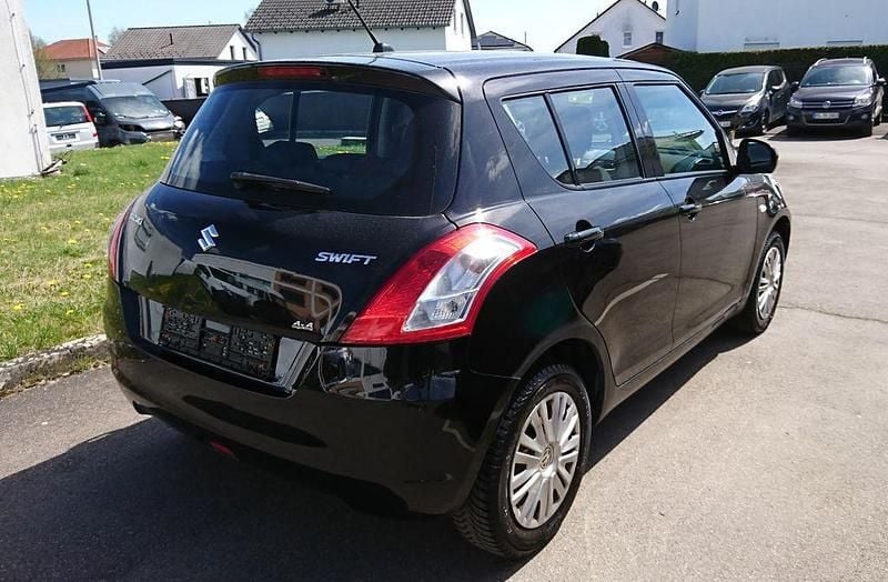 Gebraucht Suzuki Swift Club 94 PS (69 kW) 2012 Schwarz Kleinwagen