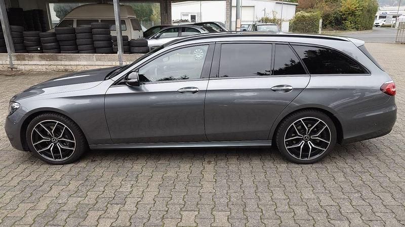Gebraucht Mercedes E220 AMG 194 PS (142 kW) 2021 Grau Kombi