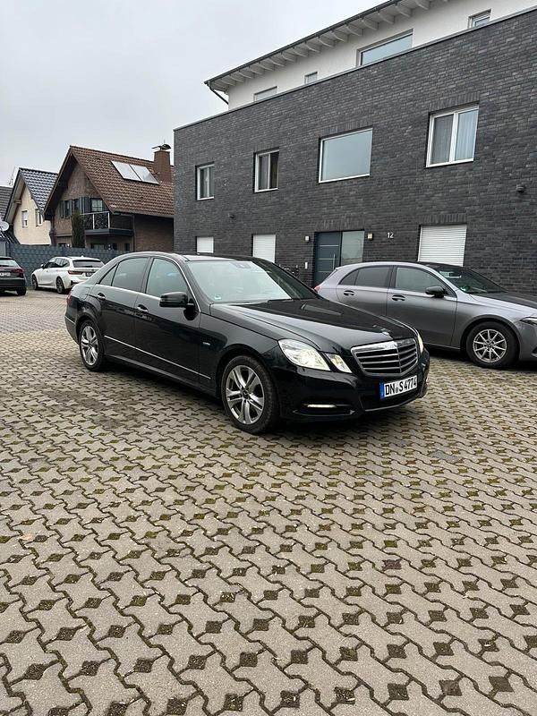 Gebraucht Mercedes E350 265 PS (194 kW) 2011 Schwarz Limousine