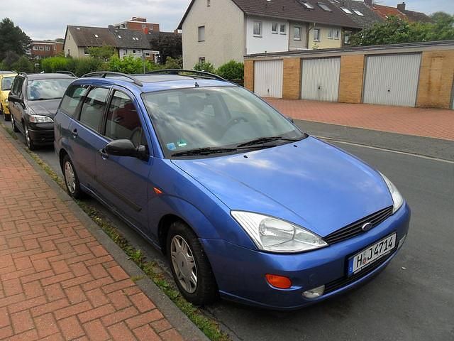 Gebraucht Ford Focus 116 PS (85 kW) 1999 Blau Kombi