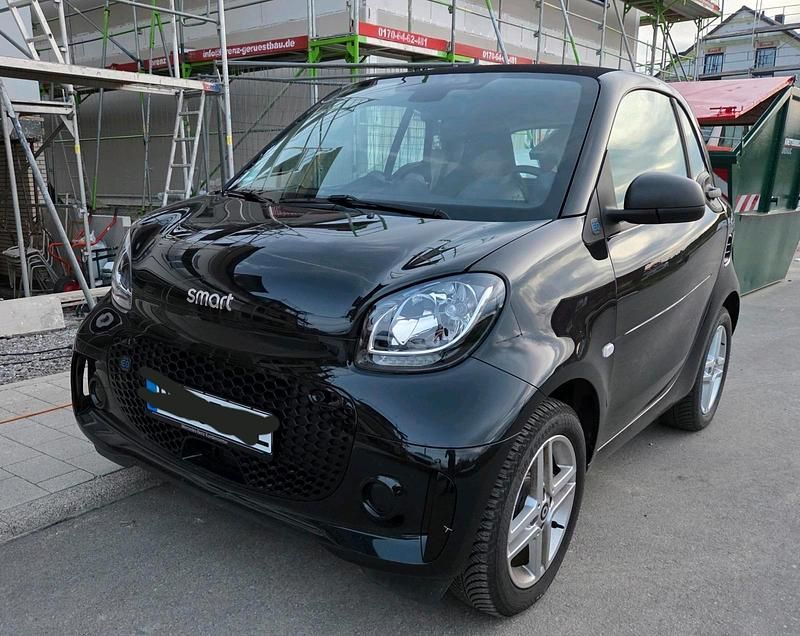 Schwarz Gebraucht 2024 Smart ForTwo Electric Drive Coupé | 11.650 € (Guter Preis) - Bild 1/4