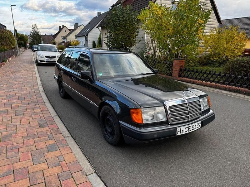 Gebraucht Mercedes E300 Sportline 179 PS (131 kW) 1991 Schwarz Kombi