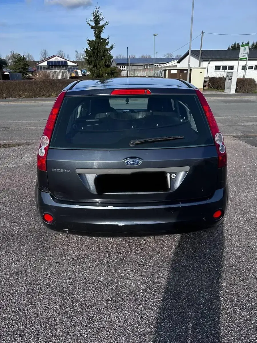Gebraucht Ford Fiesta 85 PS (62 kW) 2007 Silber Kleinwagen