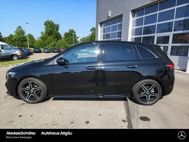 Gebraucht Mercedes B200 AMG 163 PS (119 kW) 2025 Lack kosmosschwarz Kleinwagen