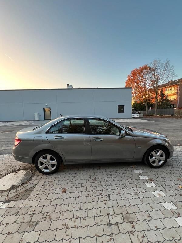 Silber Gebraucht 2010 Mercedes C180 Avantgarde Limousine | 7.999 € - Bild 1/4