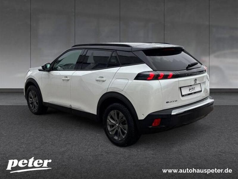 Gebraucht Peugeot e-2008 GT 100 kW (136 PS) 2021 Met. perlmutt weiß (metallic) SUV