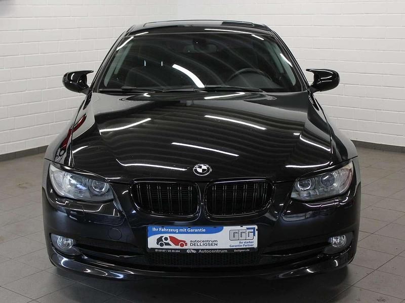 Gebraucht BMW 318 143 PS (105 kW) 2012 Black sapphire metallic Coupé