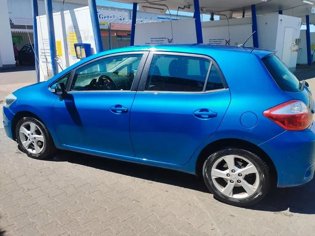 Gebraucht Toyota Auris 99 PS (72 kW) 2012 Blau Limousine