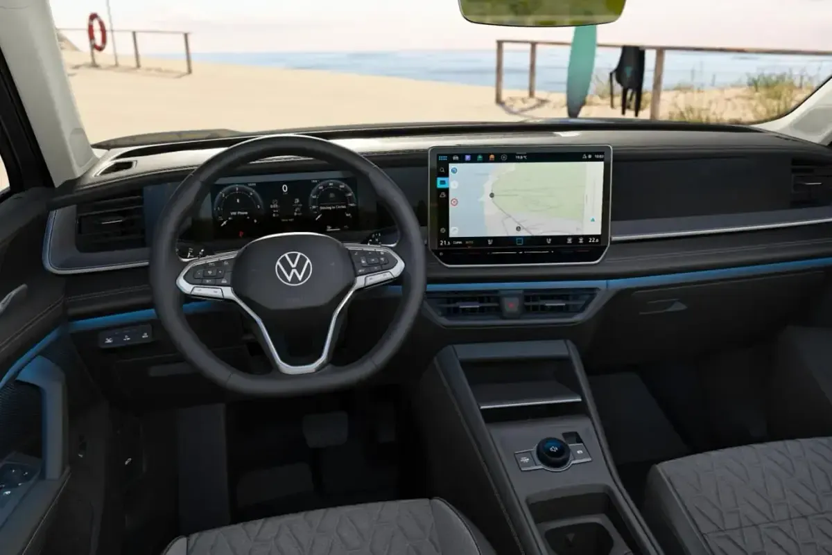 Neu VW Tayron IQ Drive 150 PS (110 kW) 2026 Delfingrau metallic SUV