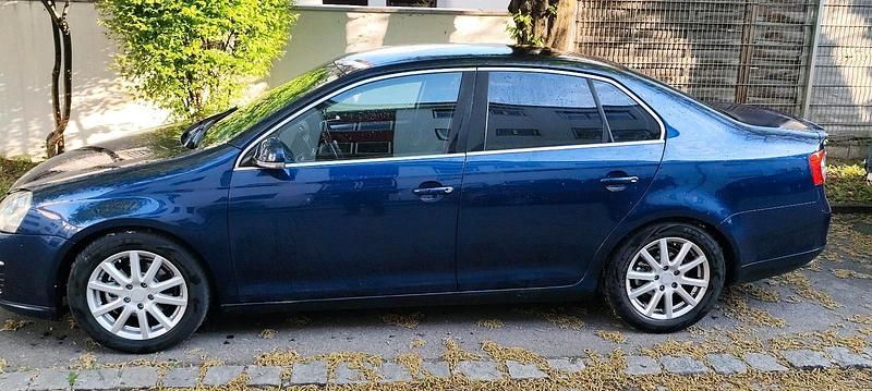 Second-hand VW Jetta 105 CP (77 kW) 2007 Albastru Berlinǎ