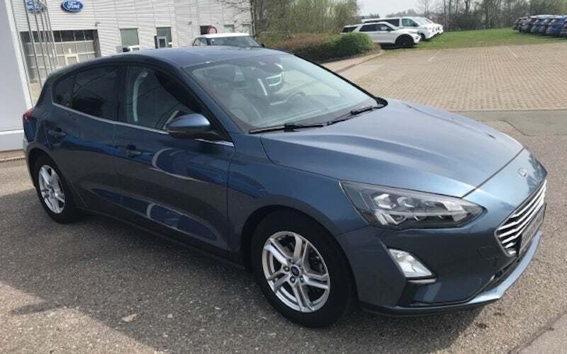 Chromablau metallic (blau) Gebraucht 2021 Ford Focus Cool & Connect Limousine | 17.780 € (Fairer Preis) - Bild 1/4