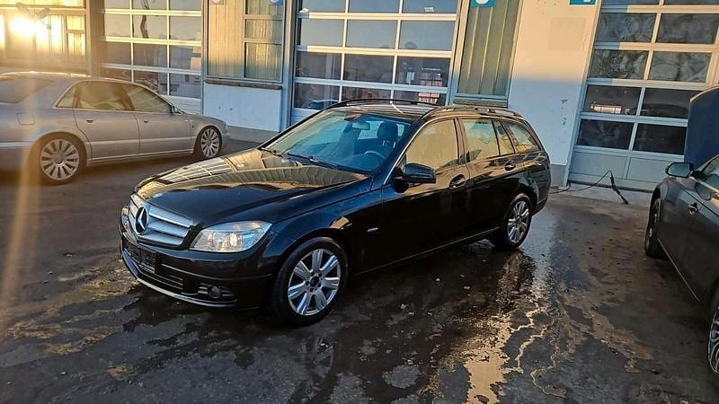 Schwarz Gebraucht 2011 Mercedes C200 Kombi | 2.200 € - Bild 1/4