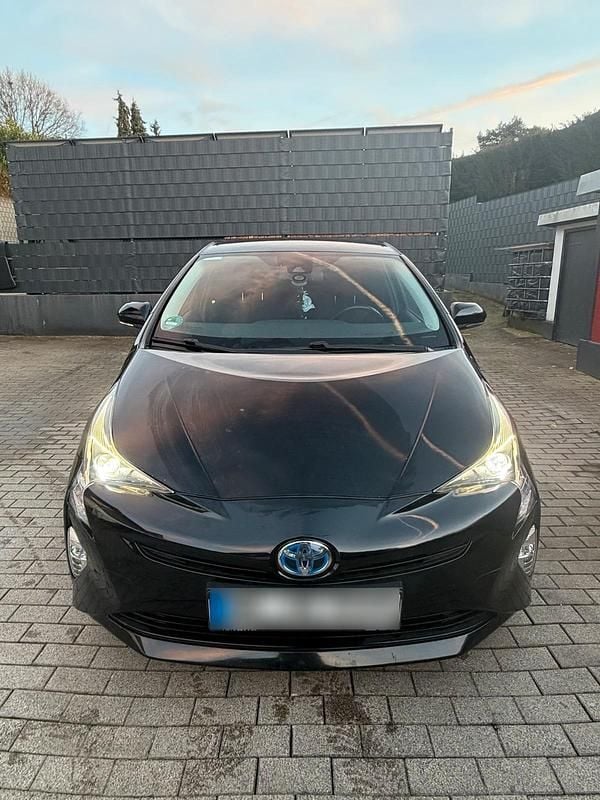 Gebraucht Toyota Prius 122 PS (89 kW) 2016 Schwarz Limousine