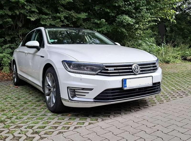 Weiß Gebraucht 2015 VW Passat GTE Limousine | 17.990 € (Guter Preis) - Bild 1/4