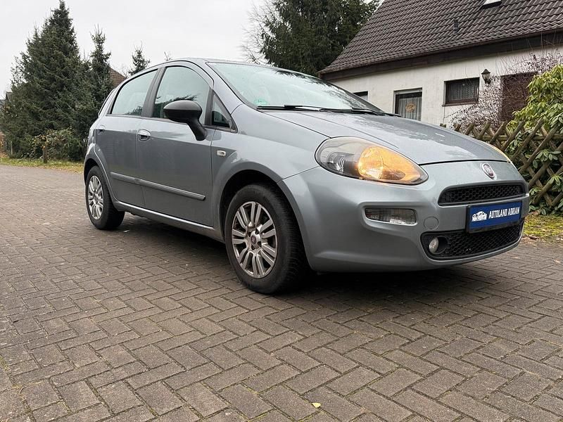 Grau Gebraucht 2012 Fiat Punto Pop Kleinwagen | 2.650 € (Guter Preis) - Bild 1/4