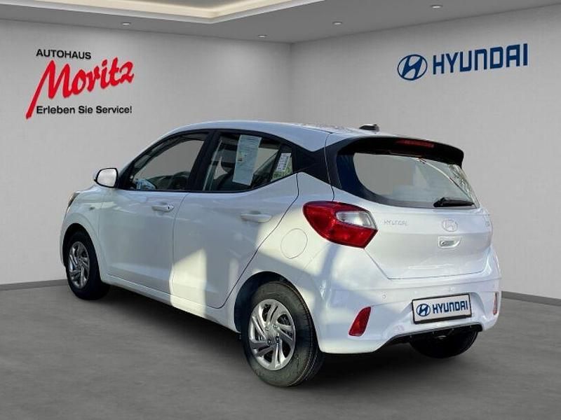 Gebraucht Hyundai i10 Select 63 PS (46 kW) 2024 Atlas white Kleinwagen