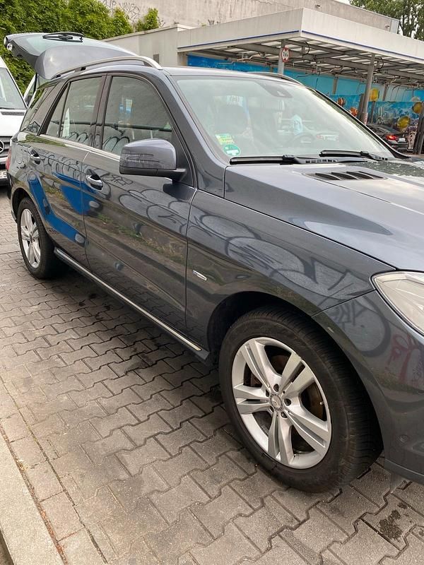 Gebraucht Mercedes ML250 204 PS (150 kW) 2012 Andere farben SUV