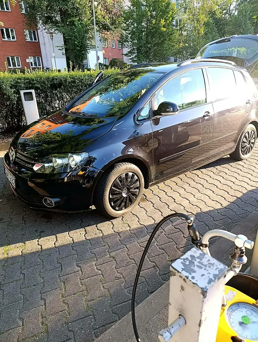 Gebraucht VW Golf Plus Cross 122 PS (89 kW) 2010 Schwarz Van / Kleinbus