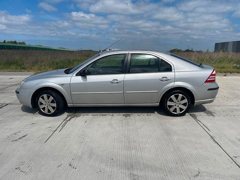 Gebraucht Ford Mondeo Futura 125 PS (91 kW) 2006 Silber Limousine