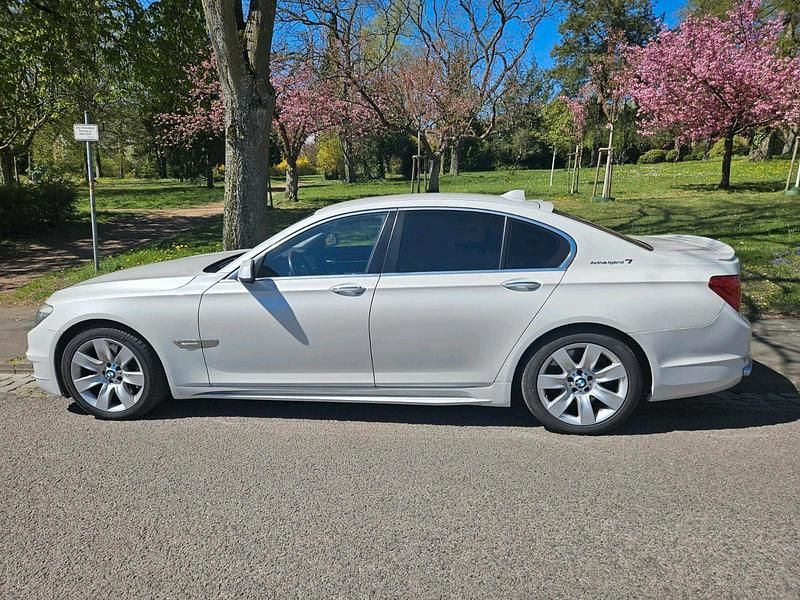 Gebraucht BMW 750 460 PS (338 kW) 2012 Weiß Limousine