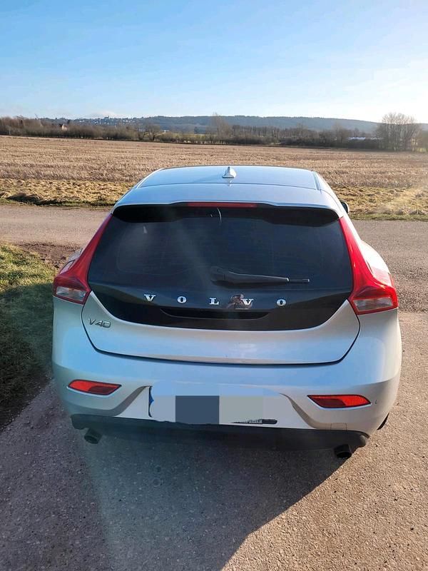 Gebraucht Volvo V40 120 PS (88 kW) 2014 Silber Limousine