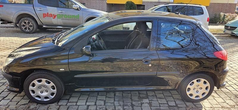 Gebraucht Peugeot 206 75 PS (55 kW) 2009 Schwarz Kleinwagen