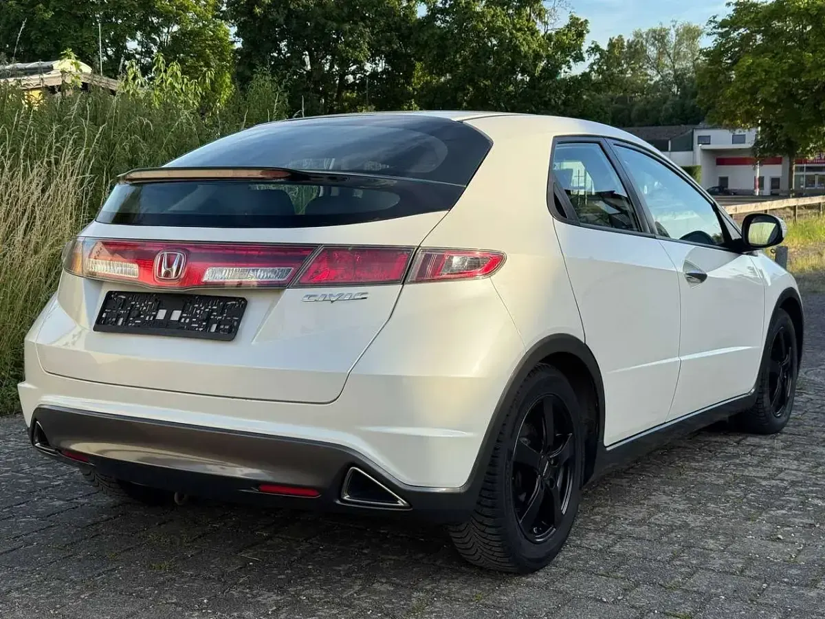 Gebraucht Honda Civic Comfort 99 PS (72 kW) 2011 Premium white p. Kleinwagen