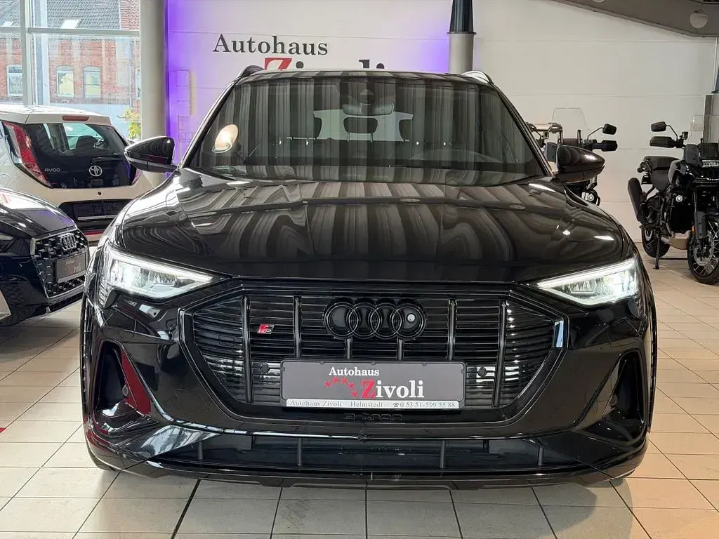 Second-hand Audi e-tron S-Line 369 kW (503 CP) 2022 Negru SUV