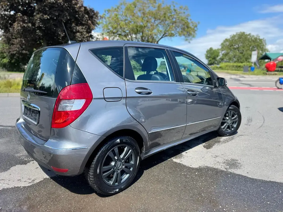 Gebraucht Mercedes A160 95 PS (69 kW) 2010 Grau Limousine