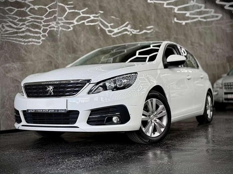 Weiß Gebraucht 2021 Peugeot 308 Active Limousine | 13.899 € (Superpreis) - Bild 1/4